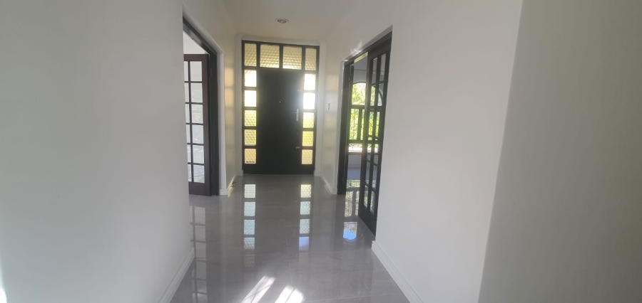 To Let 5 Bedroom Property for Rent in Constantia Western Cape